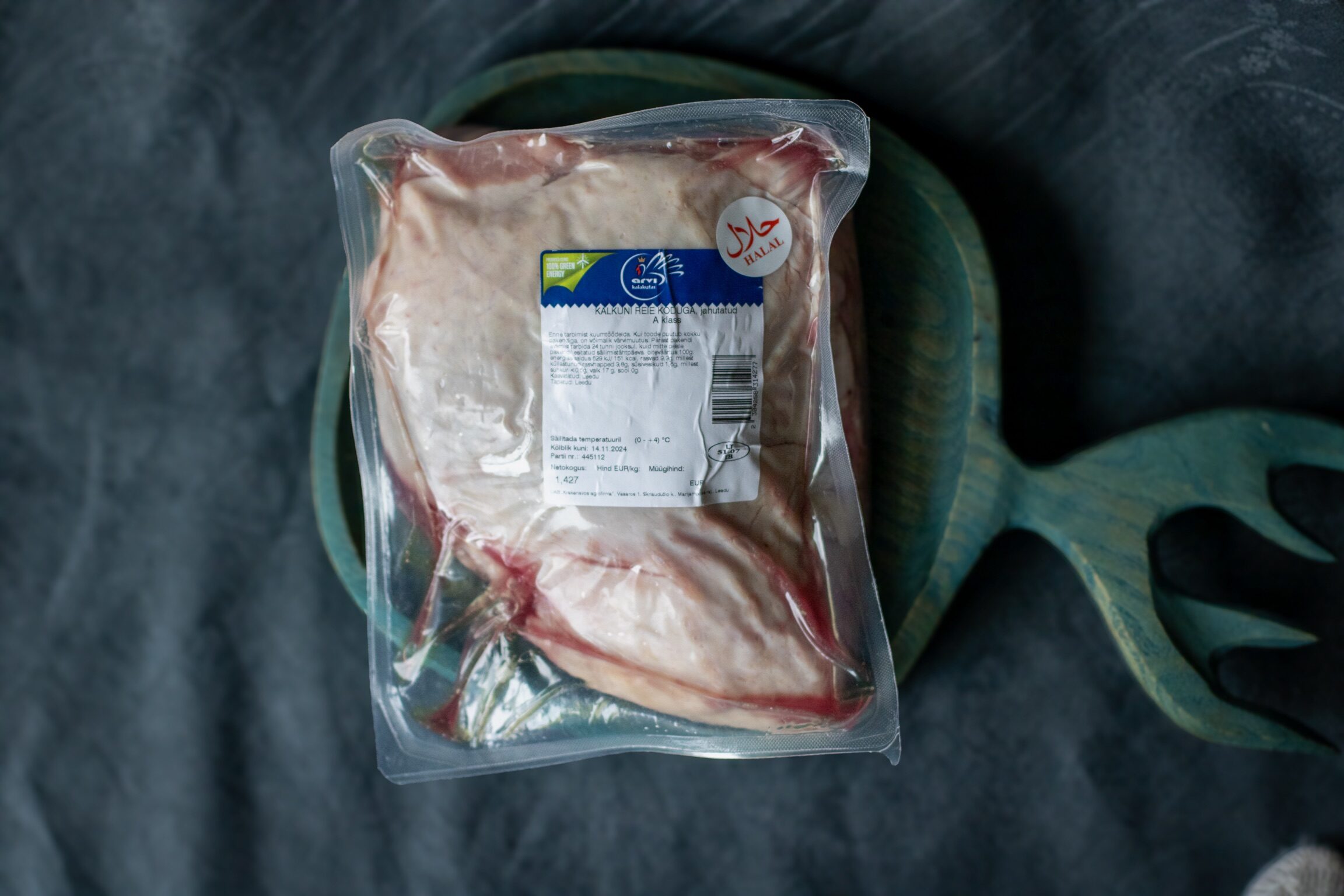 Turkey thigh with bones - Image 3